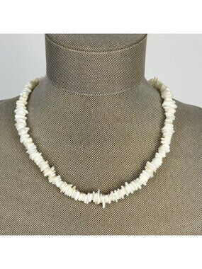 Vintage Hawaiian White Puka Shell Chip Choker Necklace 16"
